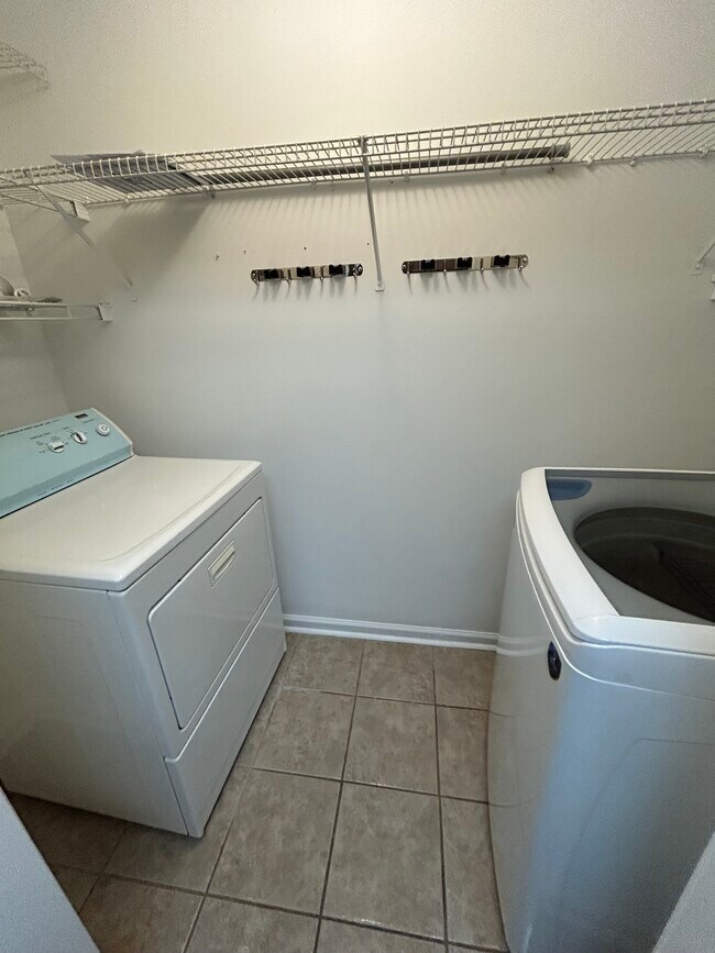 Building Photo - 13715 Richmond Park Dr N