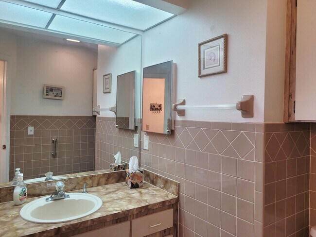 Building Photo - 2/2/1 townhome for rent in the Heather of Weeki Wachee