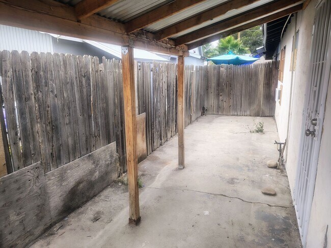 Building Photo - Yose-Gree