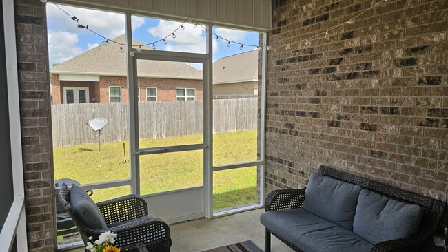 Building Photo - 7811 Burnside Lp