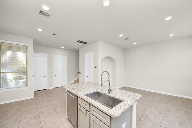 Building Photo - 1635 Ryon Falls Dr