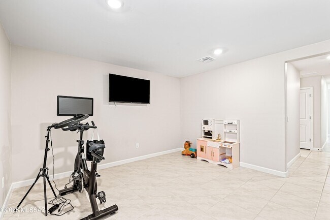 Building Photo - 890 W Calle Cajilla