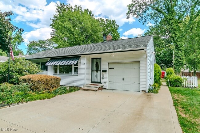 Building Photo - 8279 Westmoor Rd