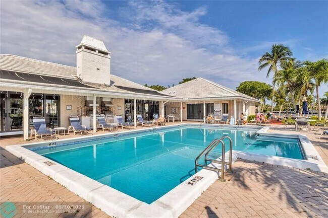 Building Photo - 160 Cypress Club Dr