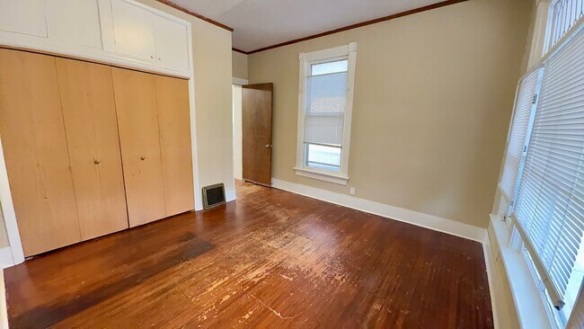 Building Photo - 1220 S 20th St