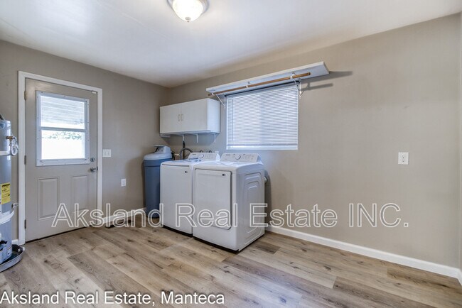 Building Photo - 3005 W Lathrop Rd