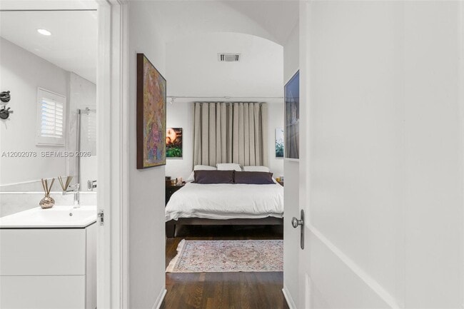 Building Photo - 482 NE 93rd St