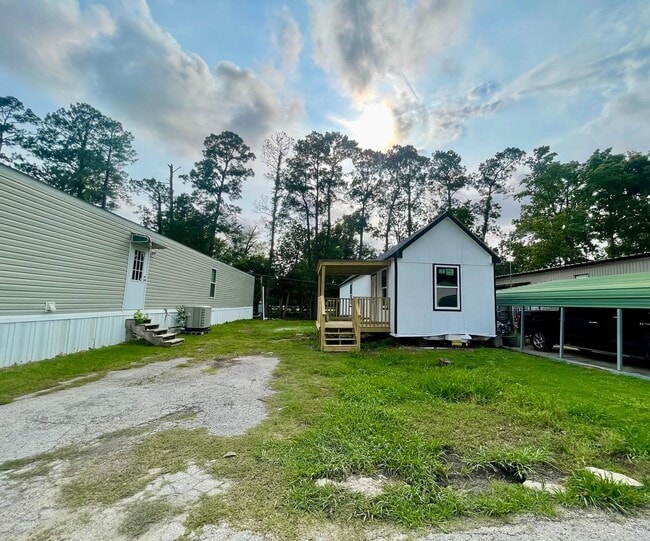 Building Photo - 3510 Fox Dr