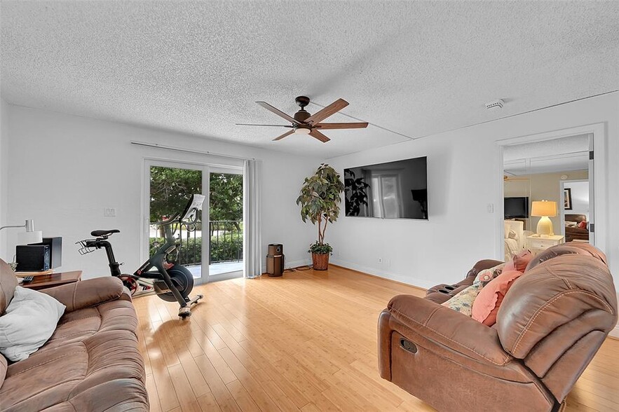 Building Photo - 3909 N Ocean Blvd