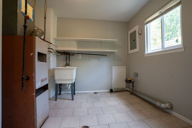 Building Photo - Warren 3 bedroom ranch