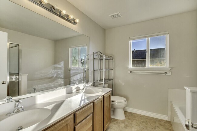 Building Photo - 6924 Chippewa Dr