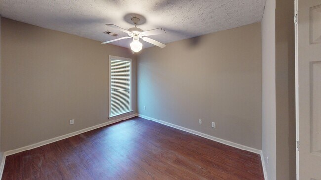 Building Photo - 860 Autumn Ridge Rd