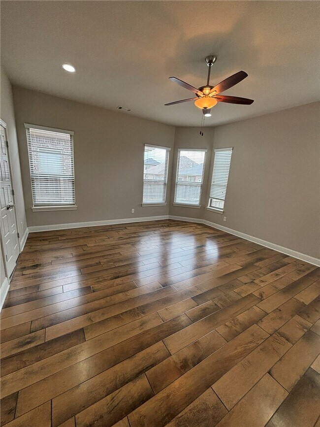 Building Photo - 4612 SW Birmingham St