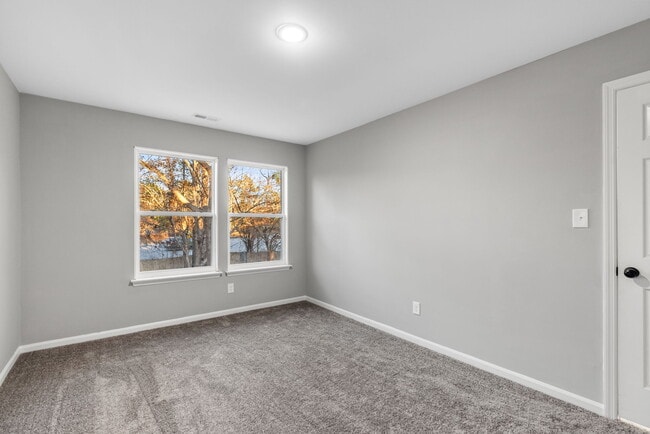 Building Photo - 1917 Grove Point Ct