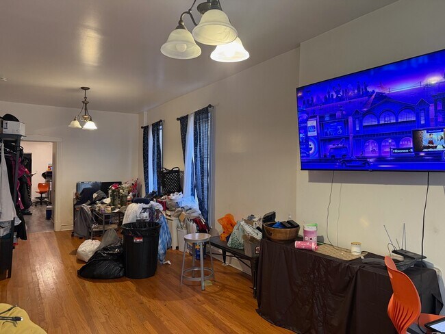 Building Photo - 856 N Lawndale Ave