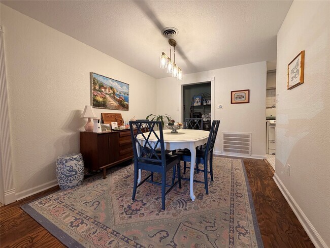 Building Photo - 5522 Avenue O 1/2