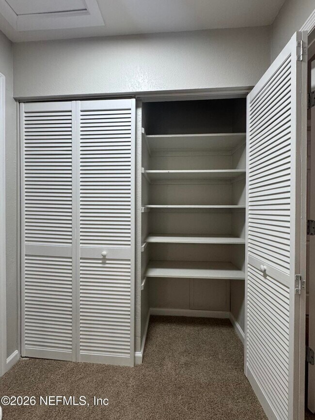 Building Photo - 8880 Old Kings Rd S