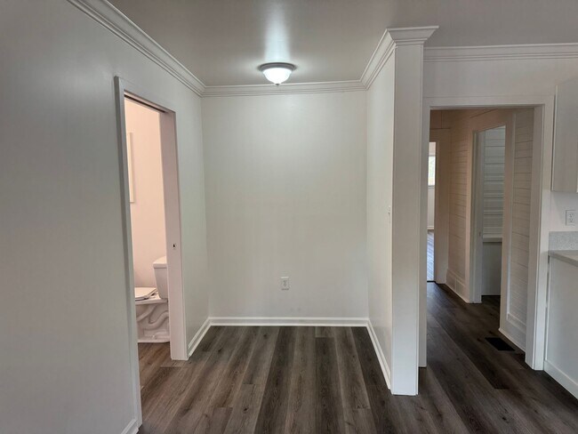 Building Photo - Updated 3 bedroom 2 bathroom duplex in his...