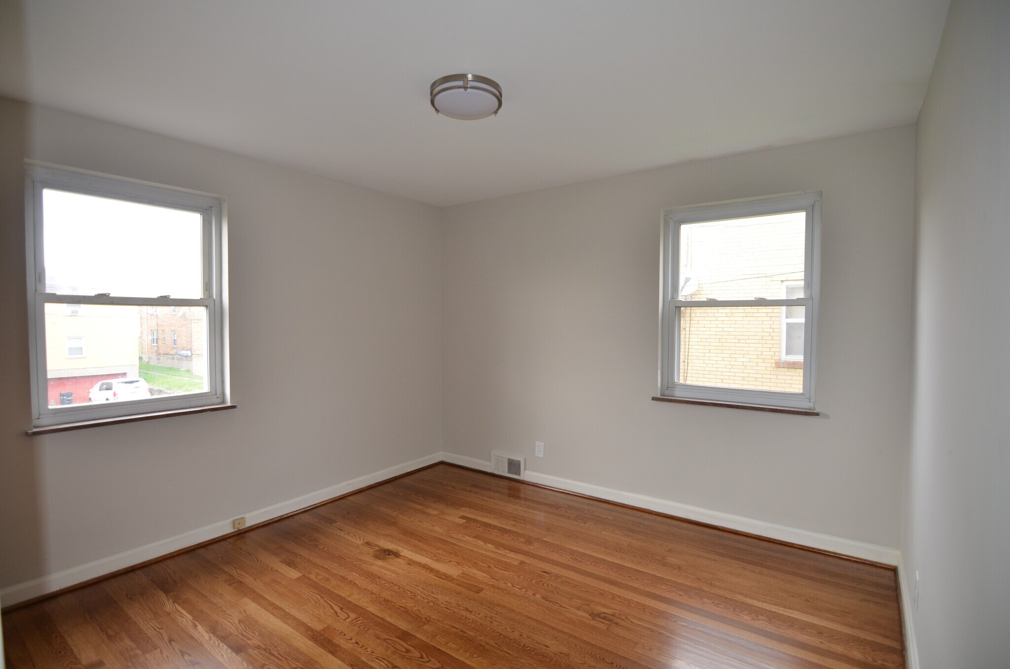 Building Photo - 7233 Brookcrest Dr