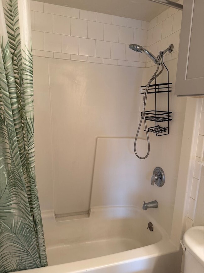 Building Photo - Charming 2 bed 1 bath house in a great neighborhood!