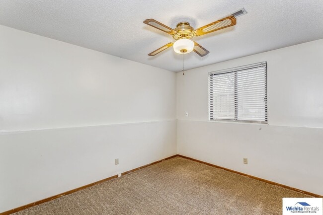 Building Photo - **SE Wichita -  3 BEDROOM BI-LEVEL DUPLEX**