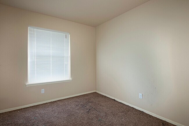 Building Photo - RECENTLY RENOVATED EASTSIDE HOME