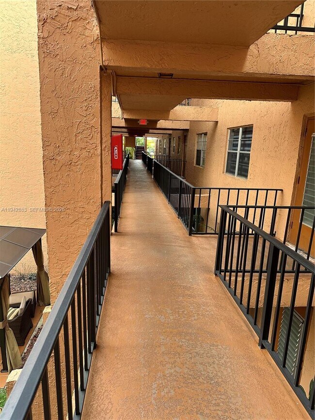 Building Photo - 3048 Sunrise Lakes Dr E