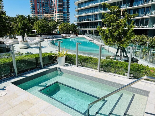 Building Photo - 1 Collins Ave