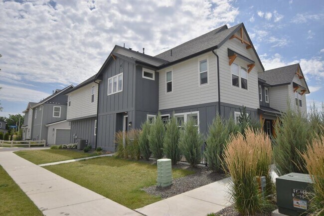 Building Photo - 205 S Ripplerock Ln