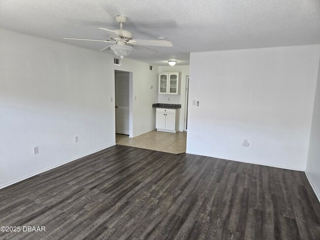 Building Photo - 190 E Olmstead Dr