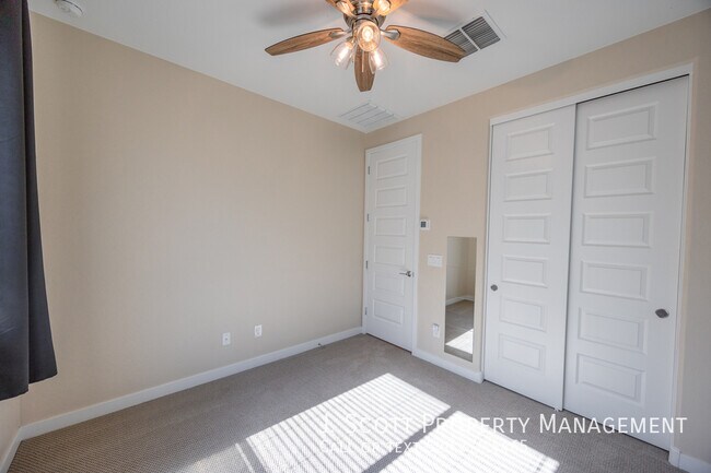 Building Photo - 449 Pinnacle Ridge Dr