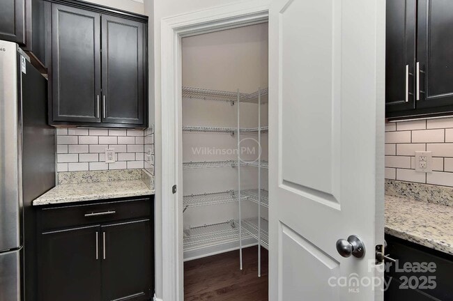 Building Photo - 8765 Aspinwall Dr