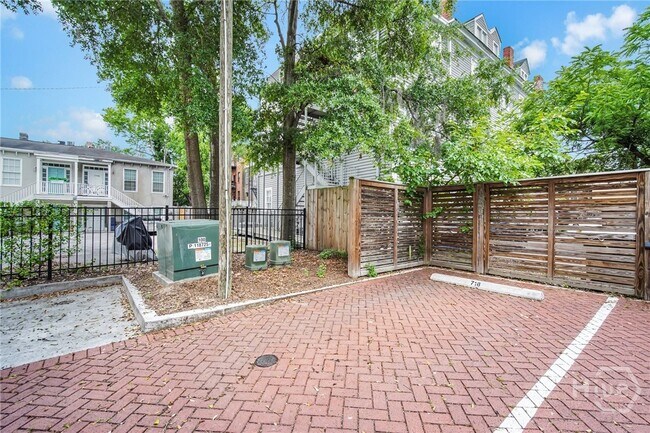 Building Photo - 718 Tattnall St
