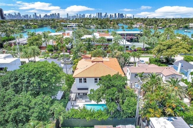 Building Photo - 2143 N Bay Rd