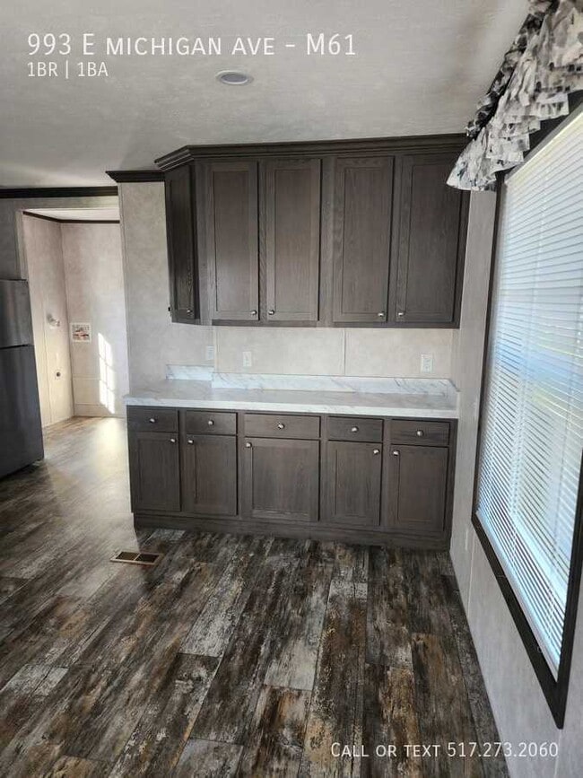 Building Photo - 993 E Michigan Ave