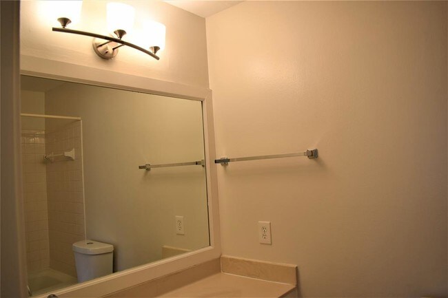 Building Photo - 600 Wilcrest Dr