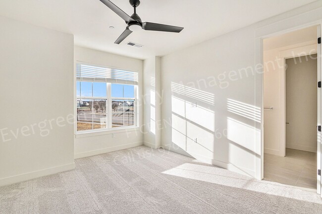 Building Photo - 3045 E Trilby Rd