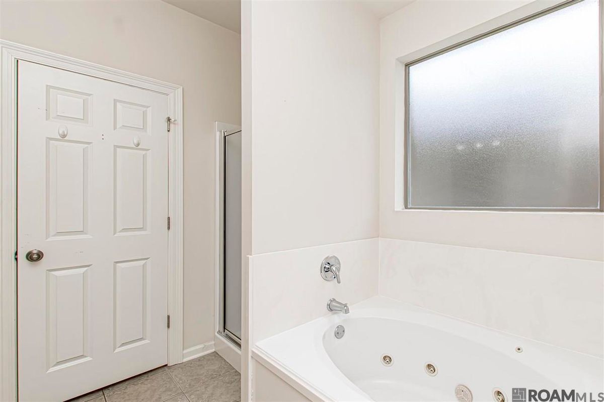 Building Photo - 9015 Westlake Ave