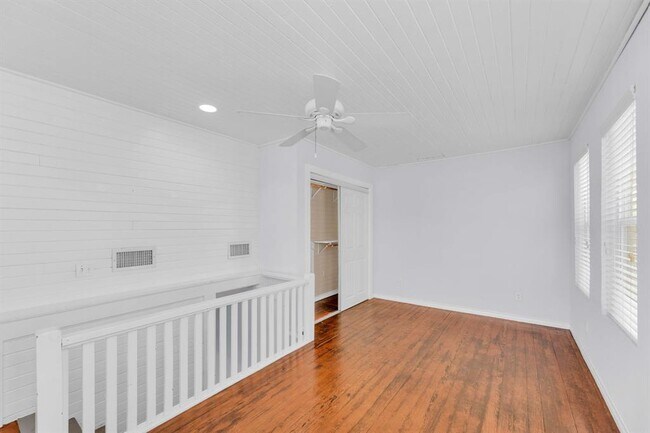 Building Photo - 615 W 33rd St