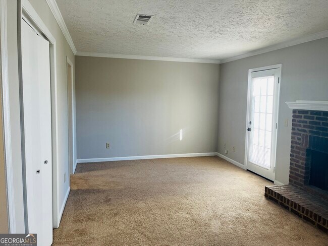 Building Photo - 1522 Paces Ferry N Dr SE