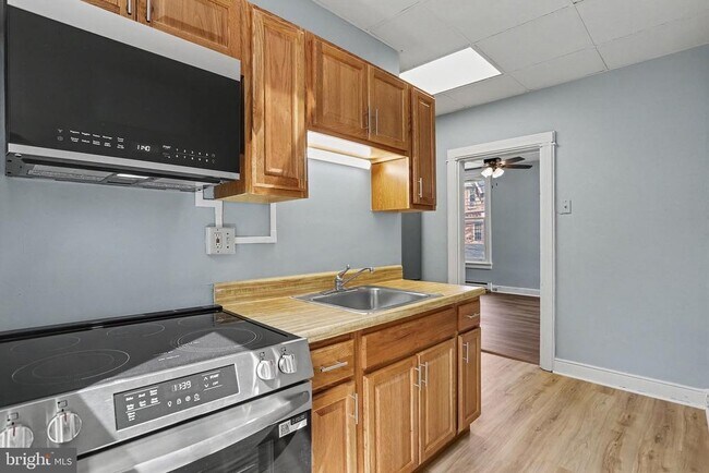 Building Photo - 136 E Lemon St