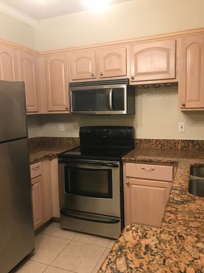 Building Photo - Charming 2BEDROOM 1BATH ~ Metro West Area