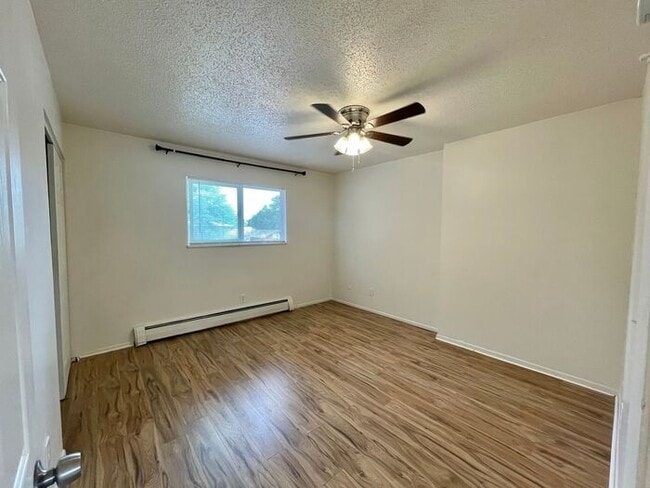 Building Photo - Beautiful 2 Bedroom Town Home!
