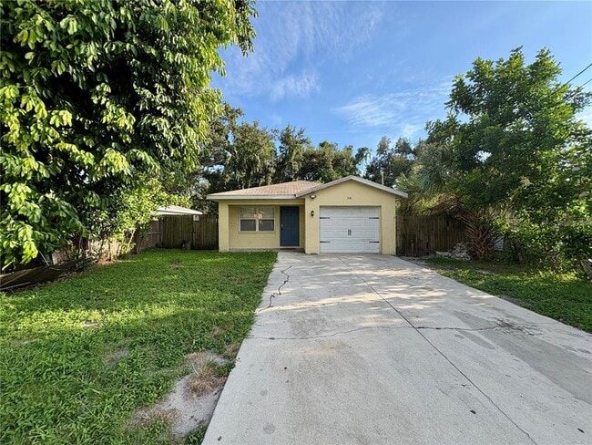 Primary Photo - 218 10th Ave E