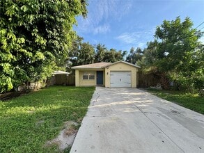 Building Photo - 218 10th Ave E