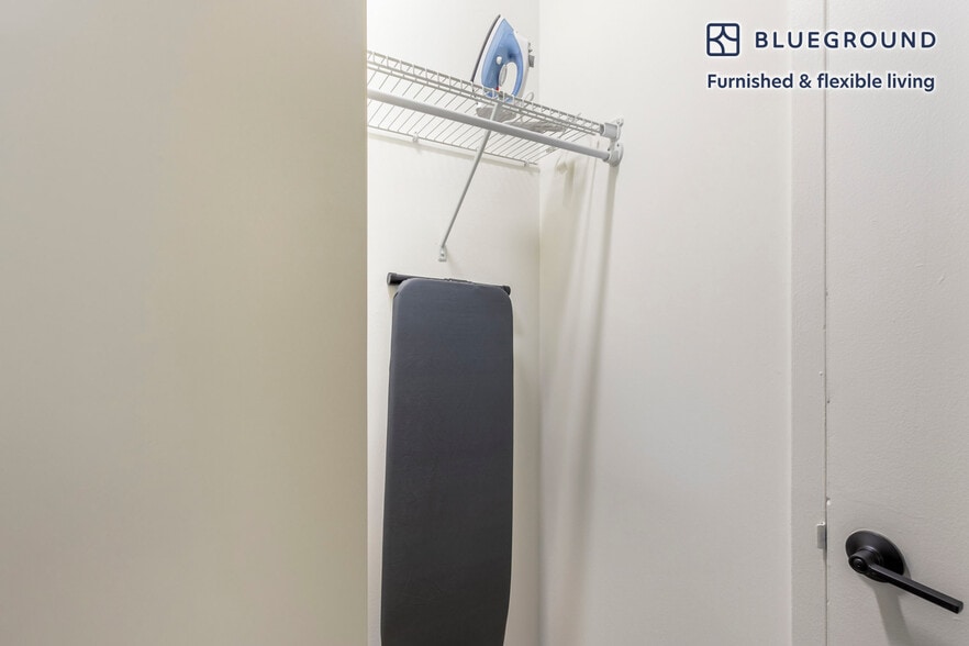 Building Photo - 21 E Chestnut St