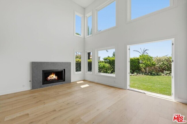 Building Photo - 16802 Cll De Sarah