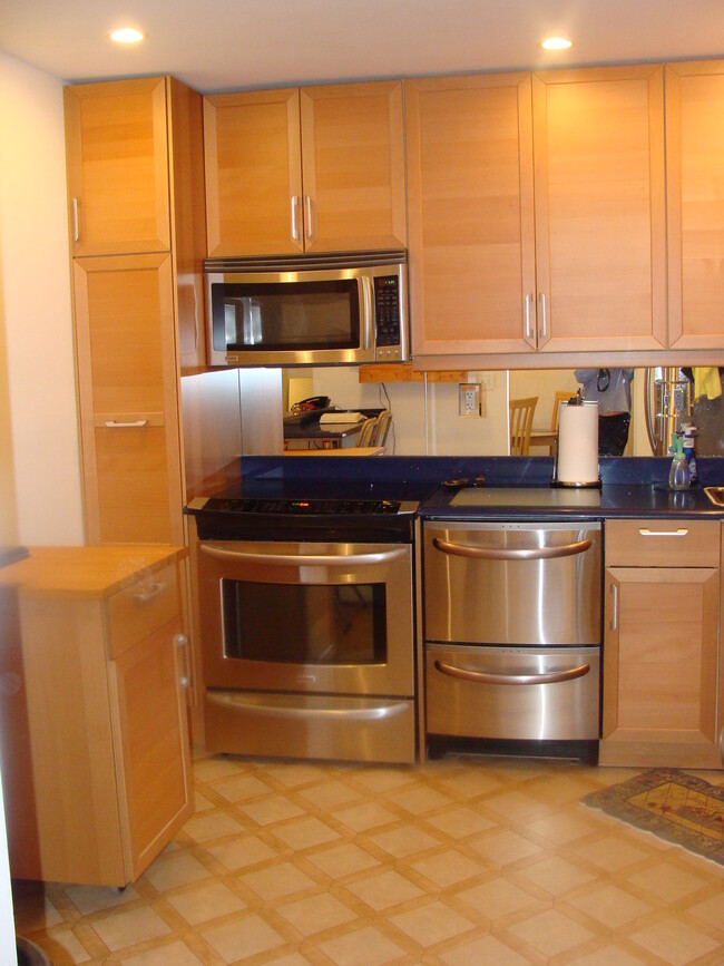 Kitchen - 357 Greenfield Rd