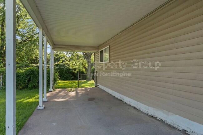 Building Photo - 273 Roderick Dr