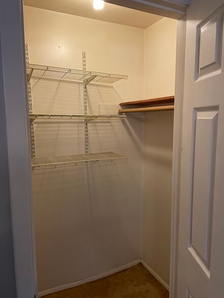 Large walking bedroom closet - 206 Halia Cres
